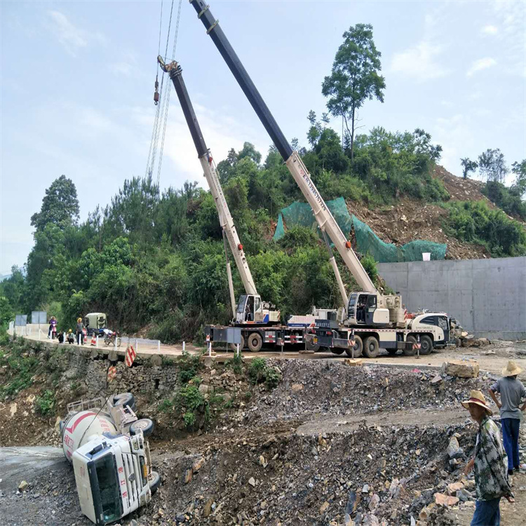 烟台福山汽车掉沟里叫吊车救援要多少钱